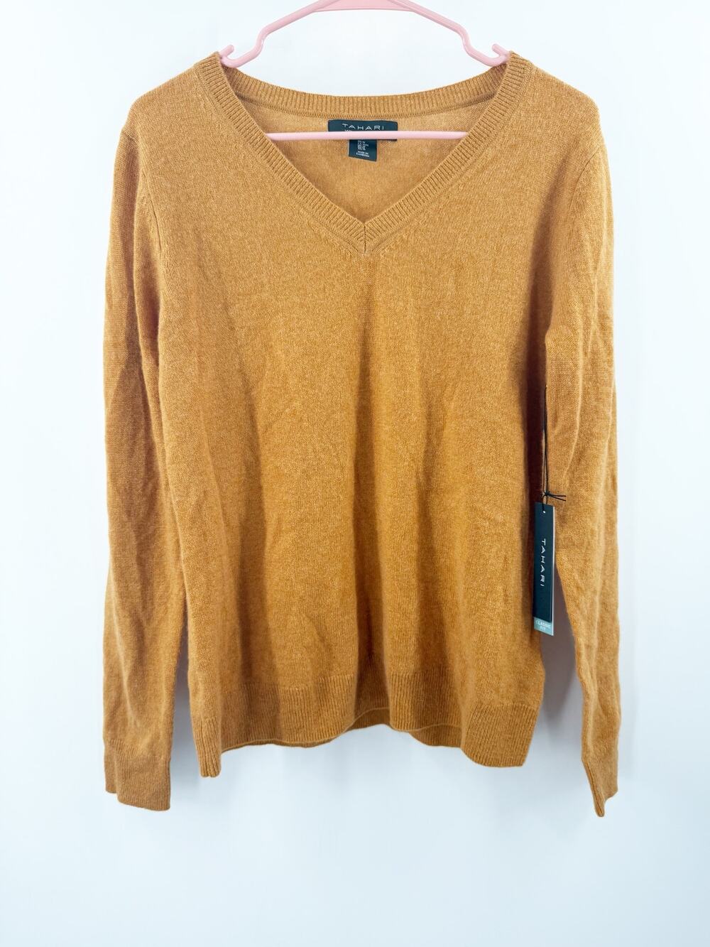 TAHARI Sweater Womens Size Medium NWT 100% Cashmere 2-Ply Classic Fit VNeck Soft
